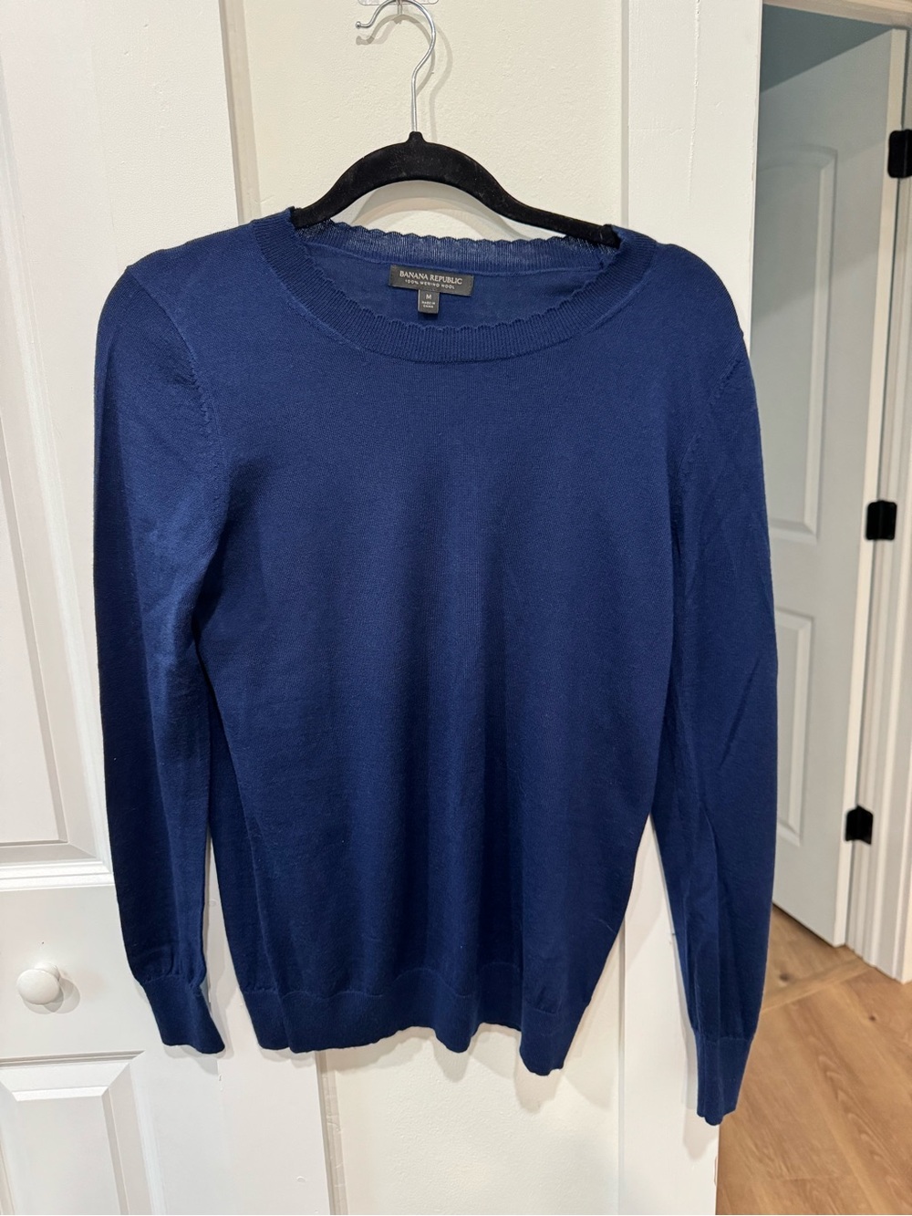 100% Merino Wool Banana Republic Women's Navy Crewneck Sweater
